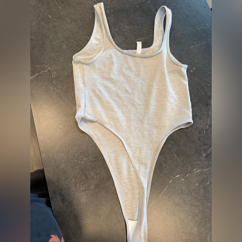 ALO Yoga Light Gray Bodysuit - Picture 4 of 5